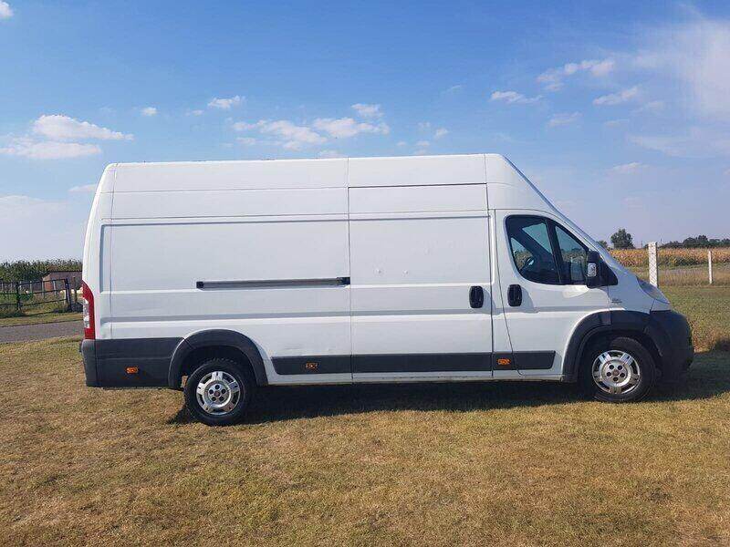 Parkiran beli kombi za selidbe