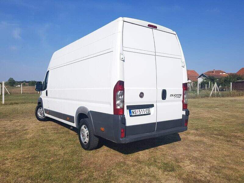 Zadnji deo kombija Fiat Ducato Maxi