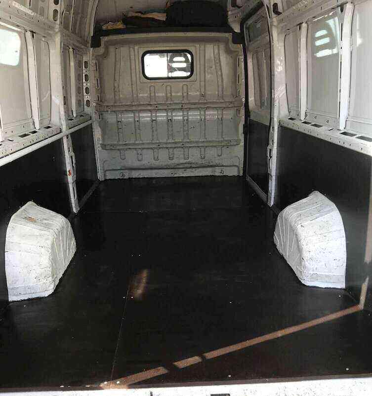 Tovarni deo u kombiju za selidbe